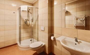 Фото номера Трехместный номер Отель Hotel Piotr Spa&amp;Wellness г. Богушув-Горце 16